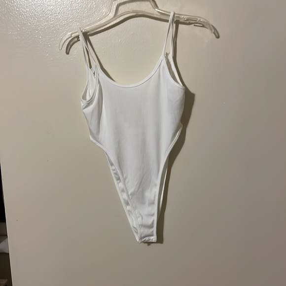 Brand new body suit with low back - Picture 2 of 4